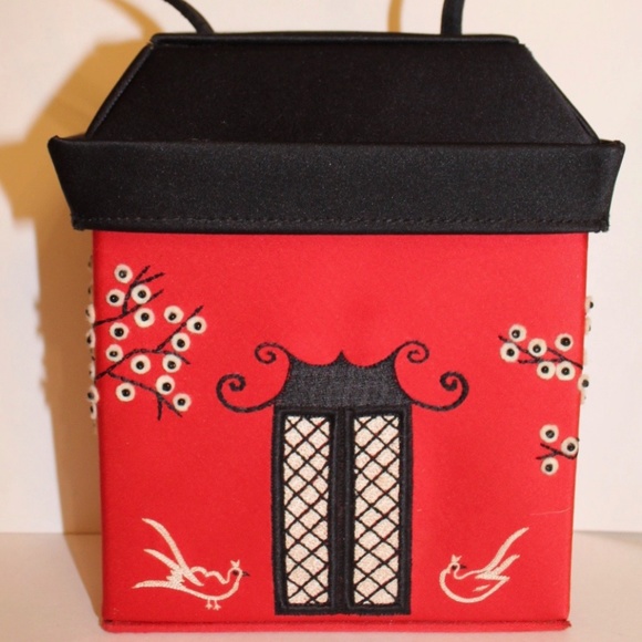 LULU GUINNESS - $850 ICONIC Red PAGODA Ltd Ed Purse * In Met, V&A, Vogue - Picture 7 of 11